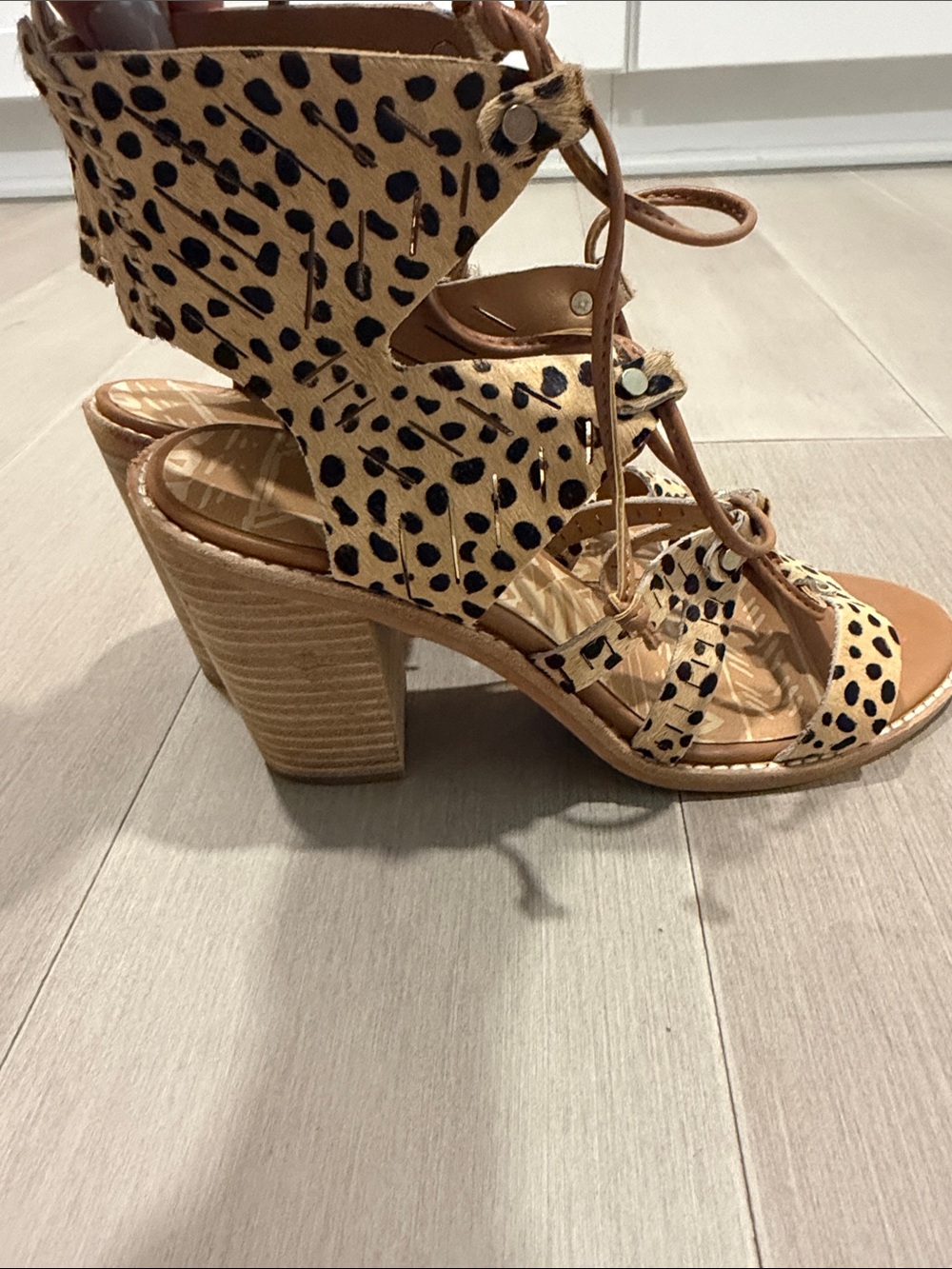 Dolce Vita Leopard Print Lace Up Sandals Tan Black Size 7.5